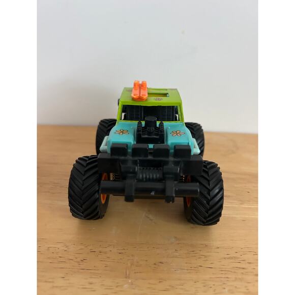 Vintage Scooby-Doo 1999 On Ski Vacation Friction Powered Car - Picture 2 of 9